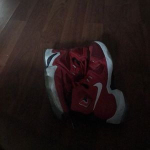 Red lebron 13’s